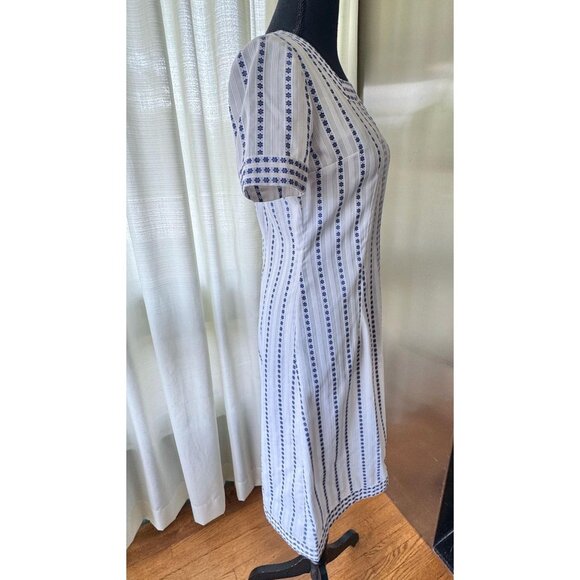 Vintage 60s dress, white, tiny blue flowers in stripes, square neckline, fitted - Picture 9 of 10